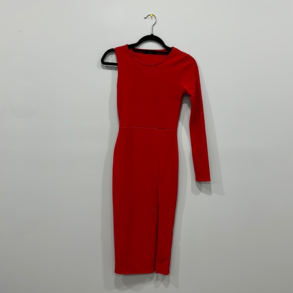 Red one sleeve midi dress with leg split missguided
